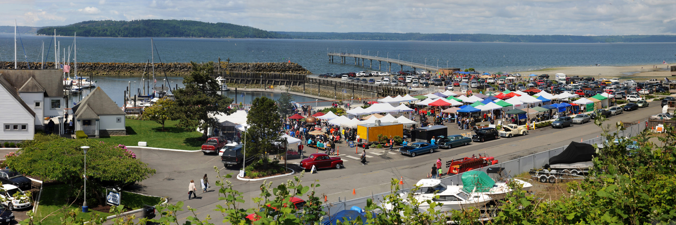 We make moving stress-free, simple, and fast for families and businesses in Des Moine, WA